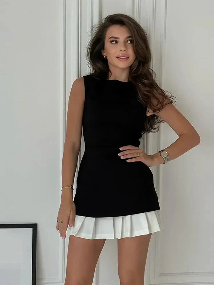 EOS | Ärmelloses Kleid mit Rundhalsausschnitt und plissiertem Saum Kurzes Kleid