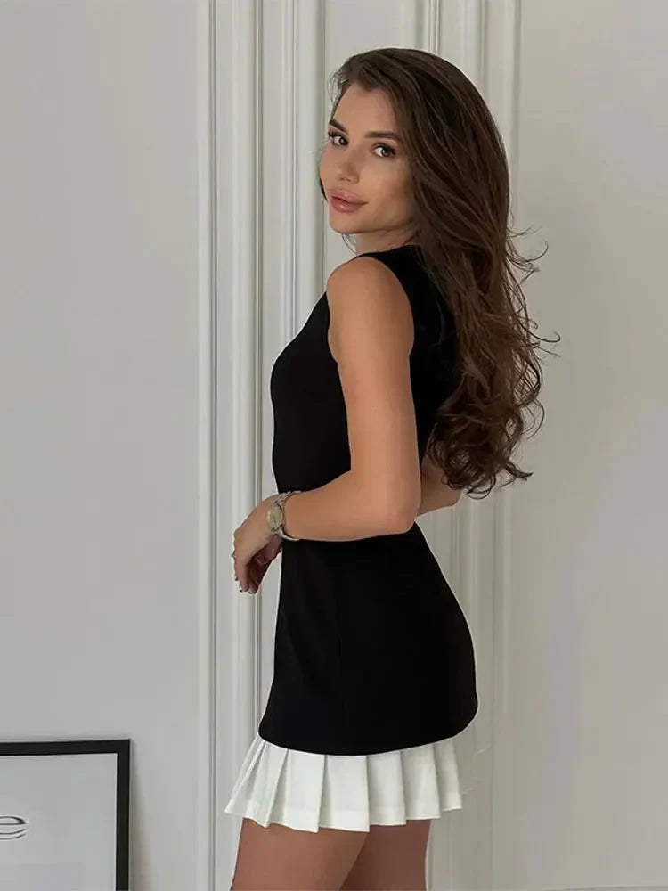 EOS | Ärmelloses Kleid mit Rundhalsausschnitt und plissiertem Saum Kurzes Kleid