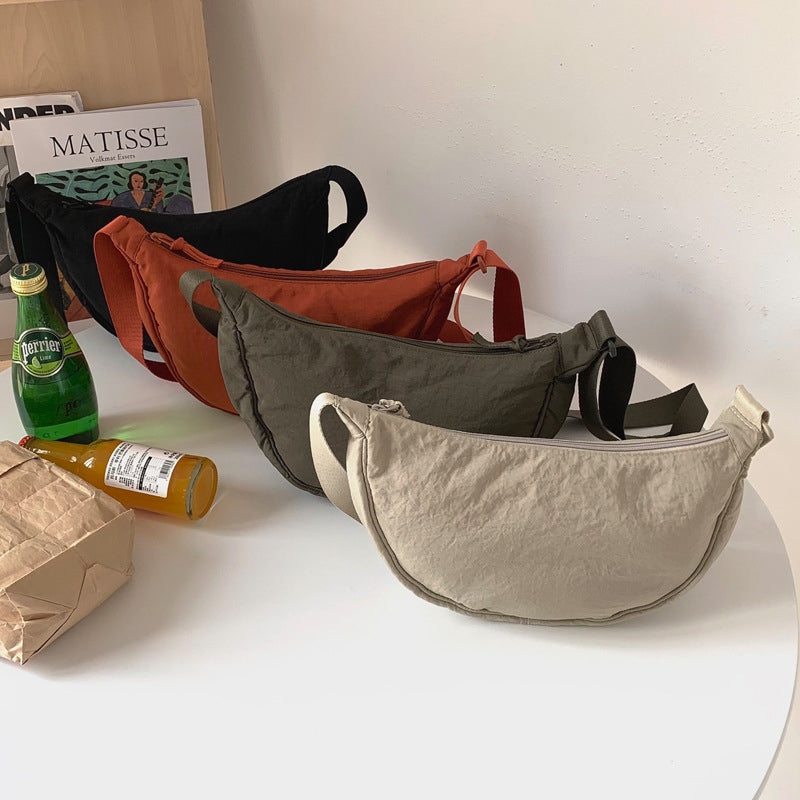 EOS | Damenumhängetasche Half Moon mit verstellbarem Riemen