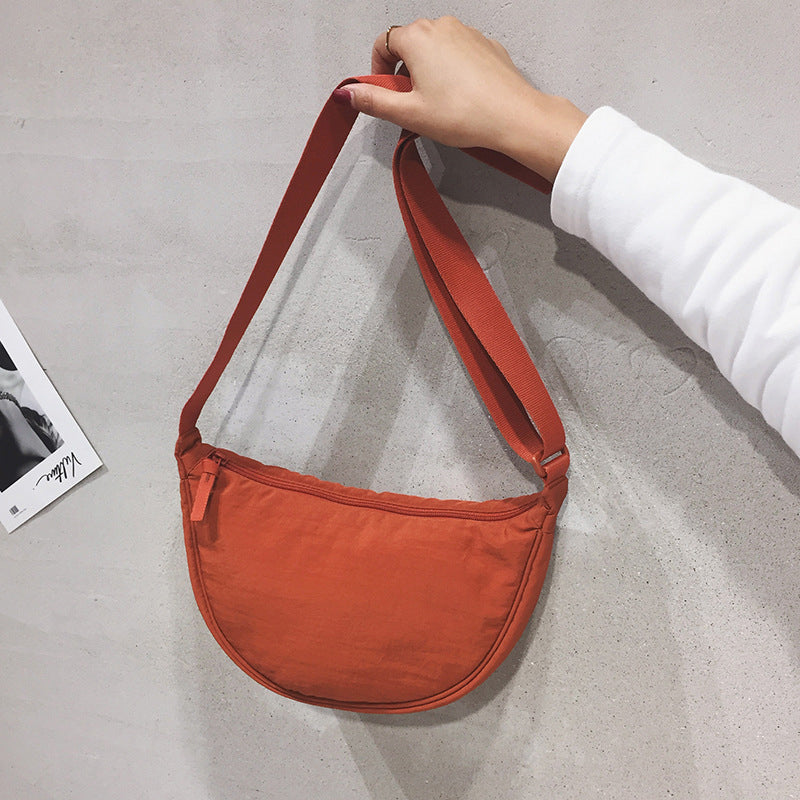 EOS | Damenumhängetasche Half Moon mit verstellbarem Riemen