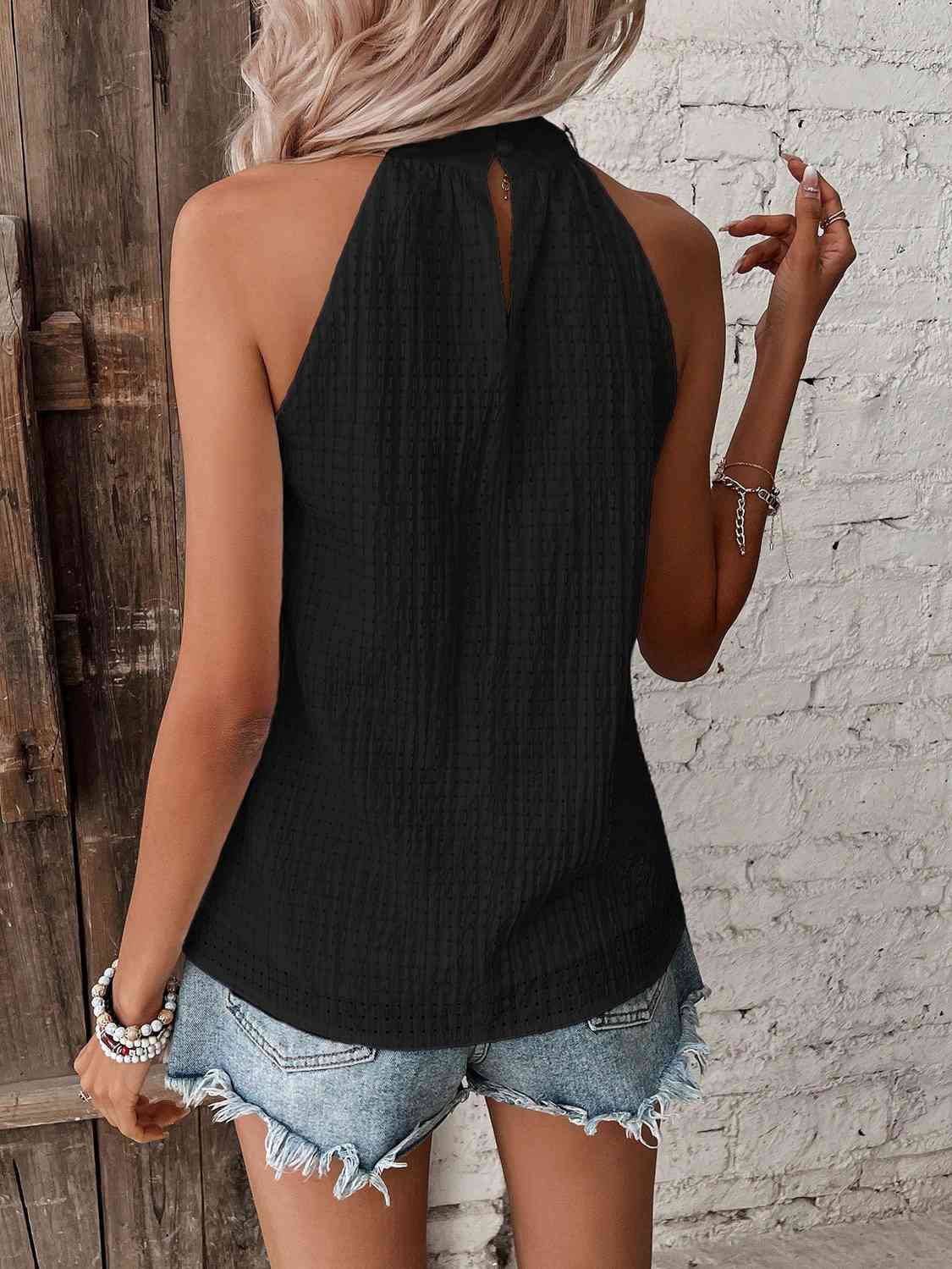 EOS | Neckholder-Top mit Punktedetail