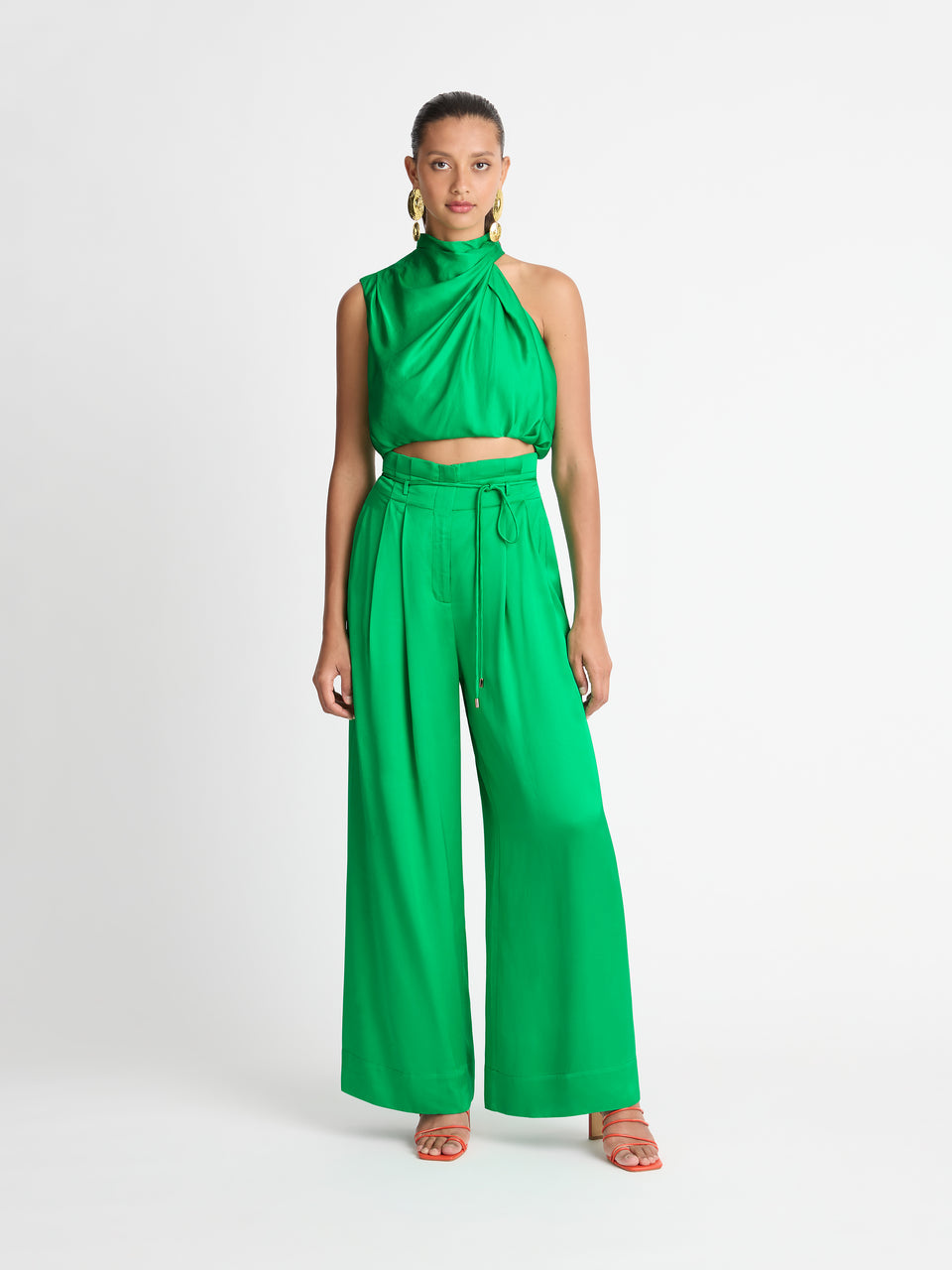 EOS | Elegantes Zweiteiliges Satin Outfit