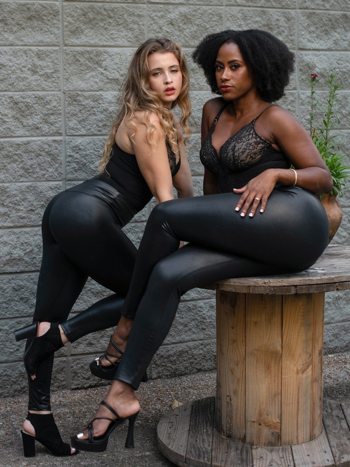 EOS | Bodysuit mit tiefem V-Ausschnitt für verführerische Eleganz
