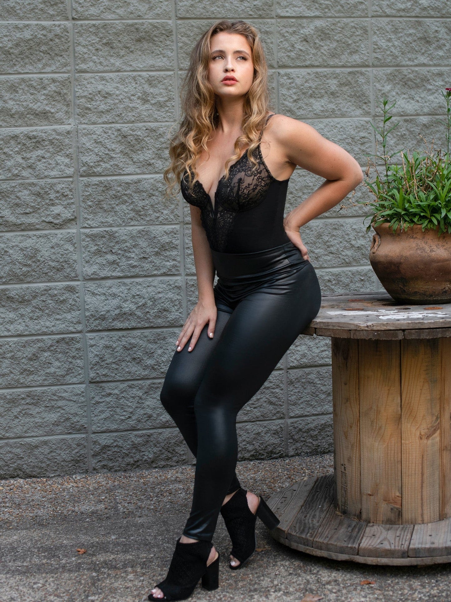 EOS | Bodysuit mit tiefem V-Ausschnitt für verführerische Eleganz