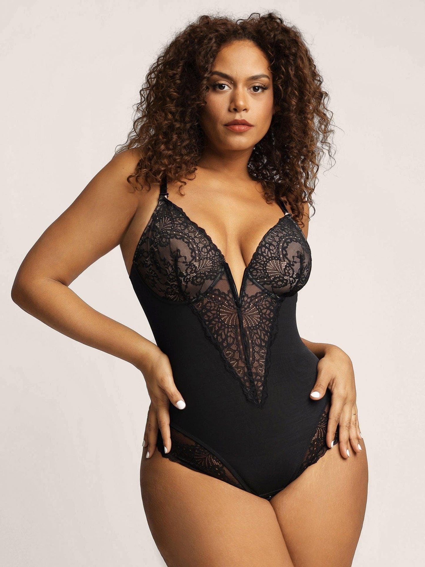 EOS | Bodysuit mit tiefem V-Ausschnitt für verführerische Eleganz