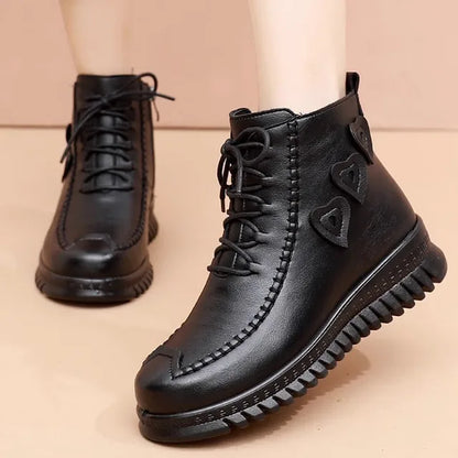 EOS | Elegante Flache Stiefeletten aus