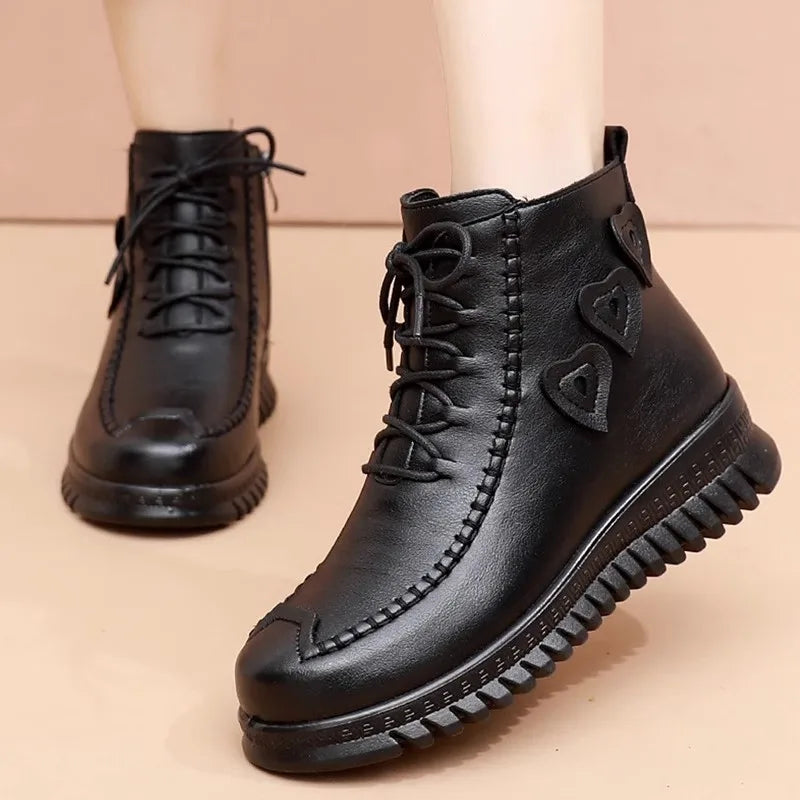 EOS | Elegante Flache Stiefeletten aus